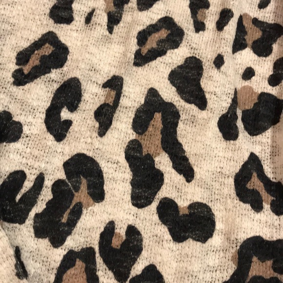 Cheetah print top - Picture 2 of 4